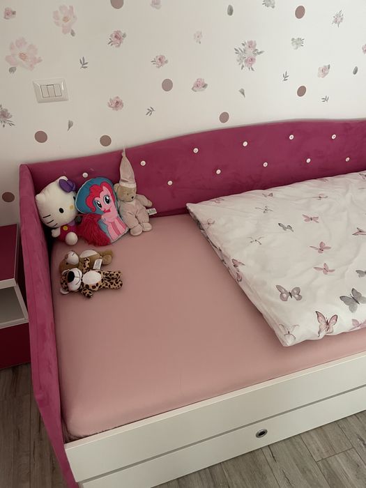 Pat tapițat pentru fete