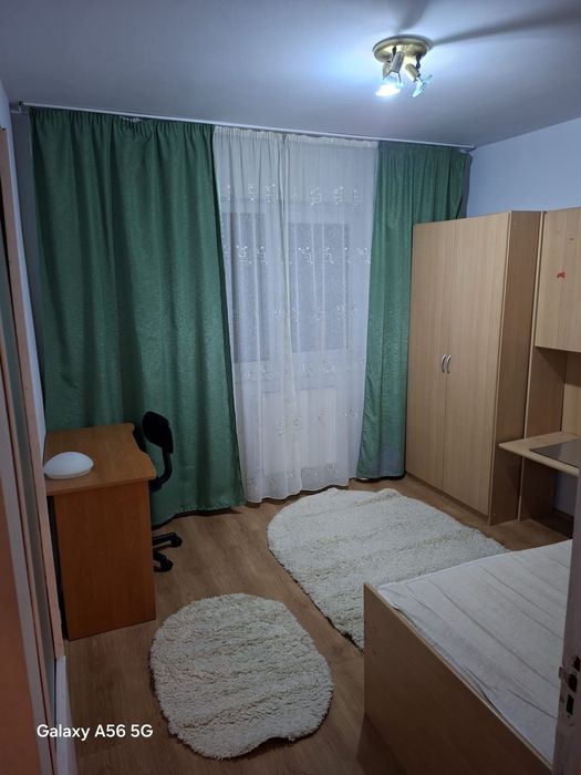 Inchiriere apartament cu 3 camere decomandat, zona Modern