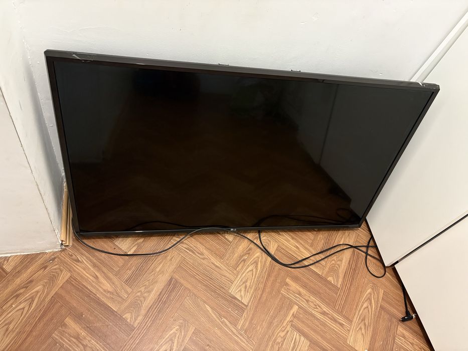 Телевизор 100x55  LG