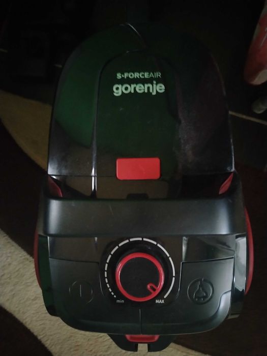 Прахосмукачка Горение 850вата с контейнер