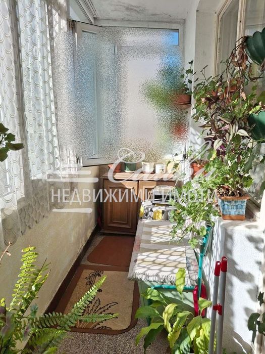 Тристаен ТУХЛЕН апартамент на предпочитан ТРЕТИ ЕТАЖ – кв. Център