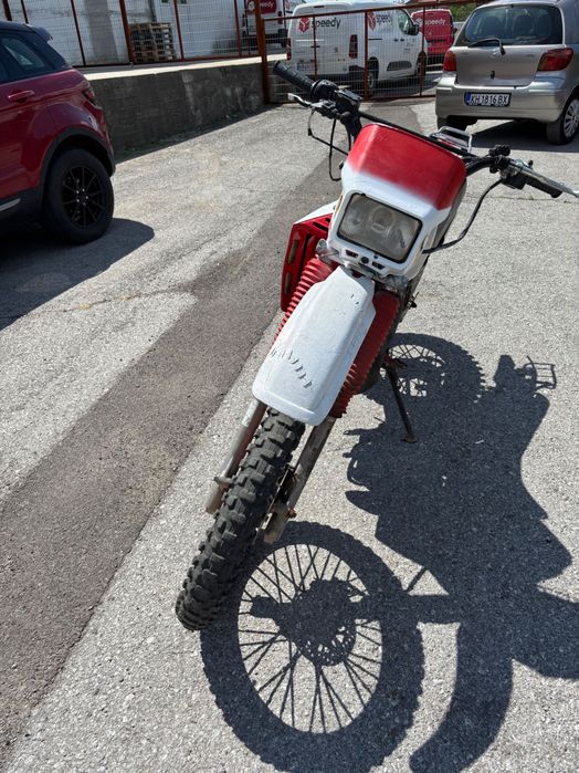 Продавам Yamaha DT200R