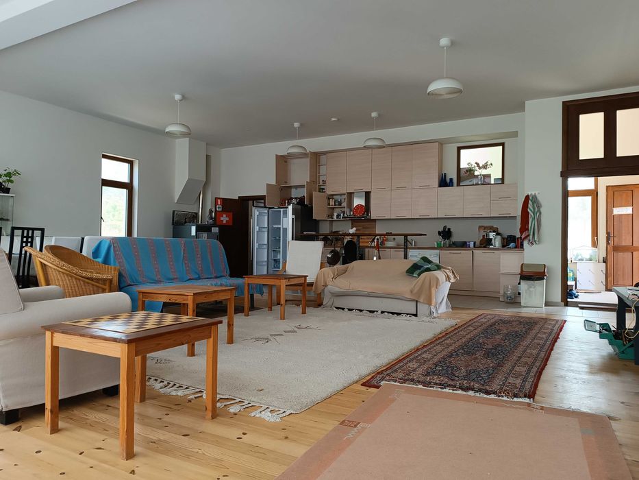 Дава се под наем Къща в Варна, Център - 330 кв.м за 1500 € - Снимка #2