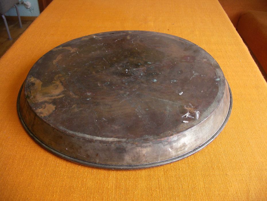Продавам стара бакърена тава