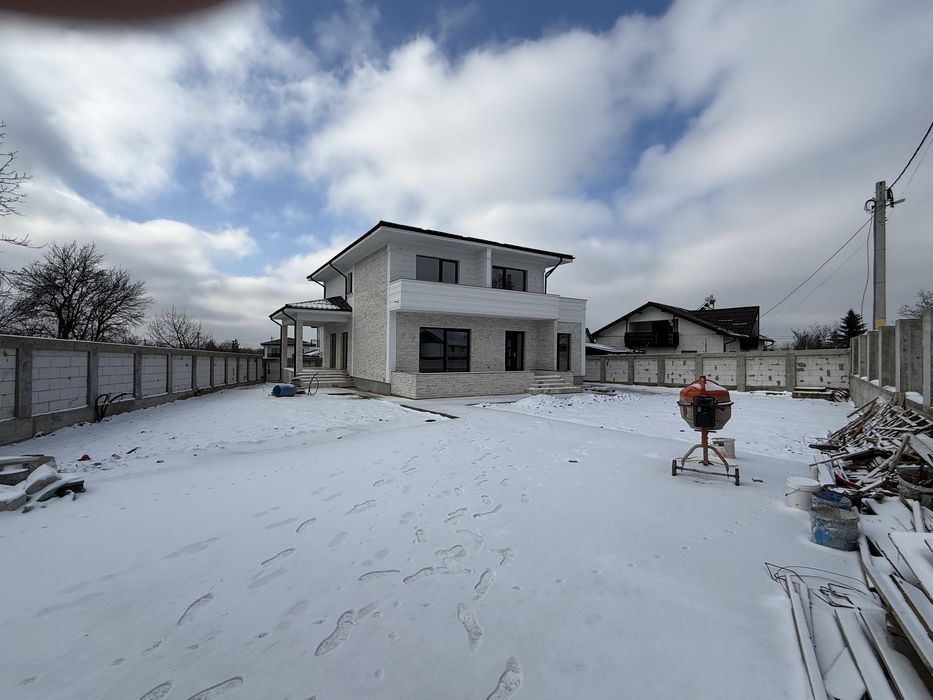 Vând casă in Aroneanu in cenntru