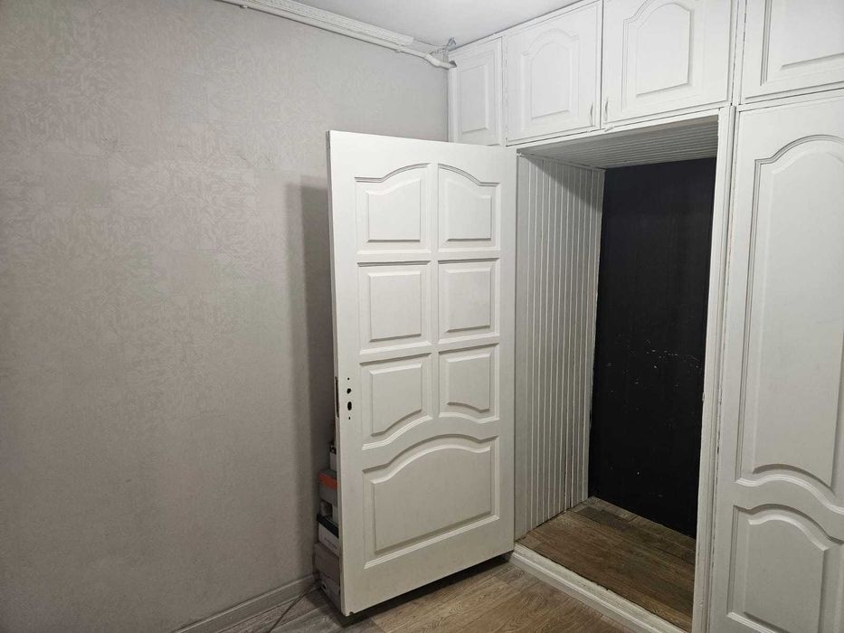 Продам 3 комнатную на 8 микрорайоне