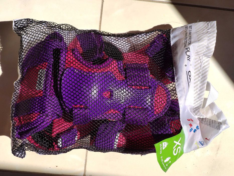 Комплект ролери, каска и протектори OXELO Play 3 (розоволилави)