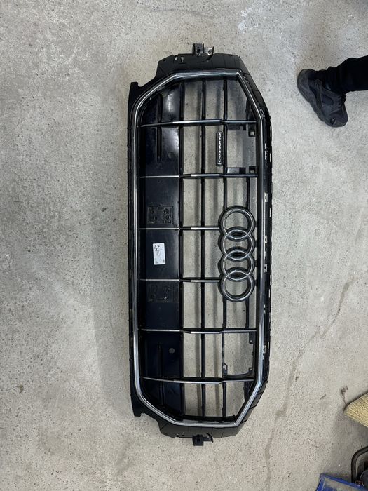 Grilă radiator audi q8.cod:4m8853651.D.
