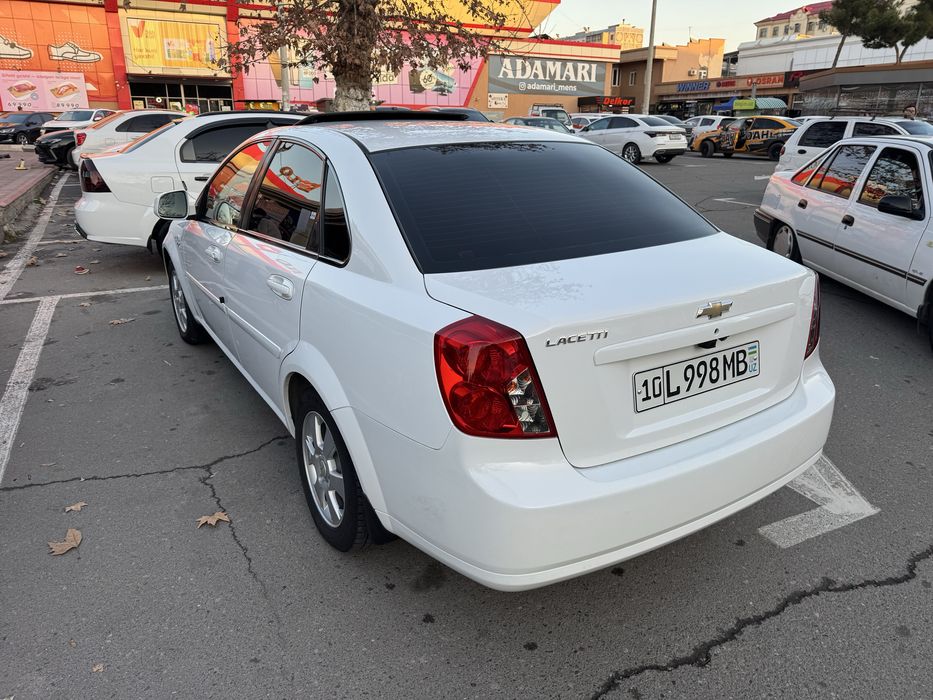 Chevrolet Gentra 3- pozitsiya