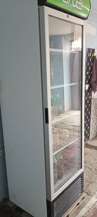 Ветрина холоделник сотилади т