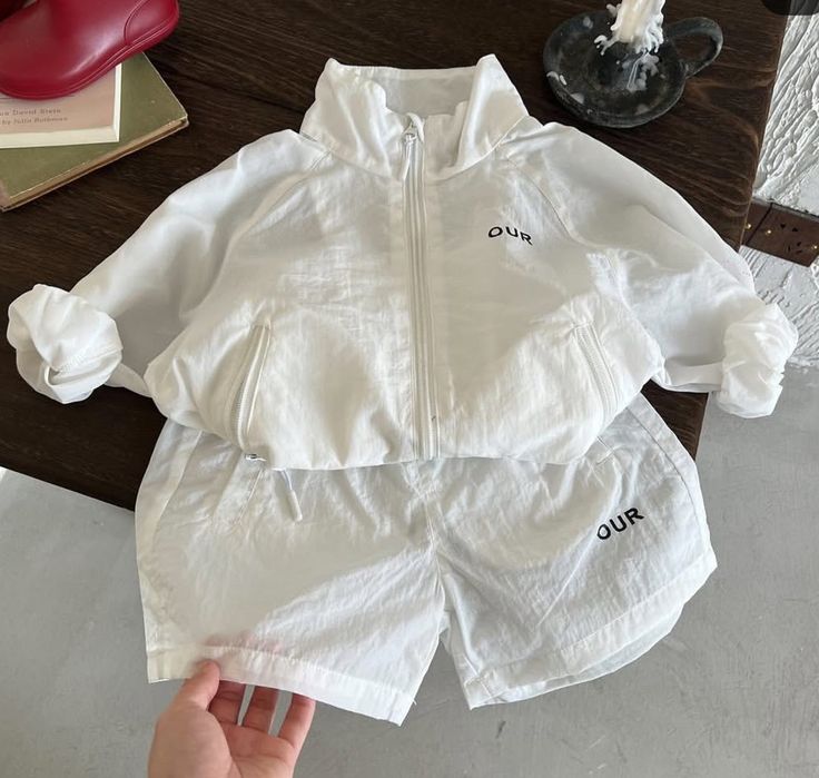 Продам две двойки детские 104