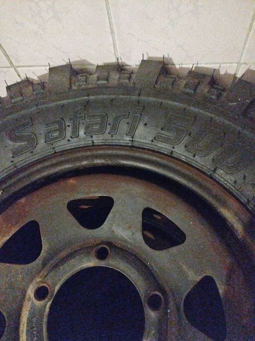 Продам резину на Уаз