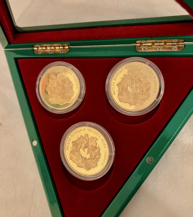 Комплект от три позлатени монети “Весели празници” със сертификат