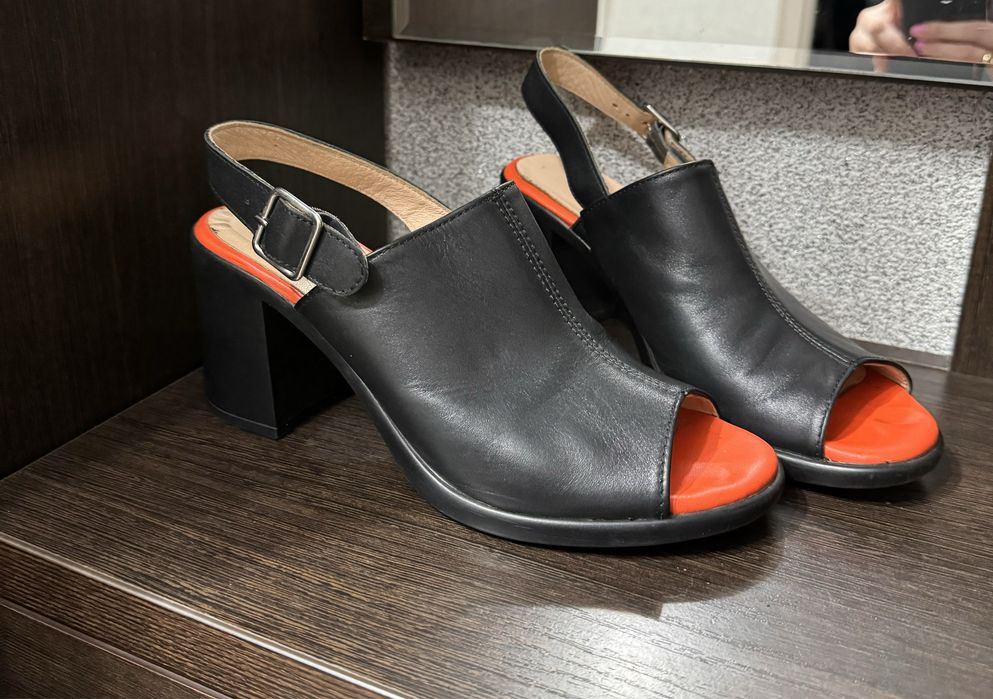 Продам туфли  2 пары.