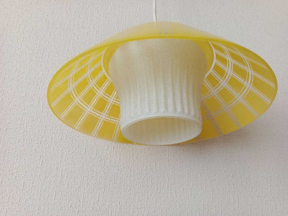 Люстра с плафоном конус