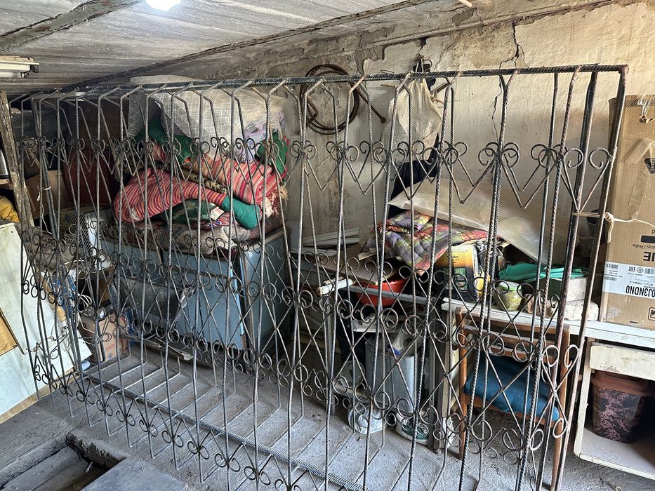 Продаются металлические решетки на веранду в хорошем состоянии