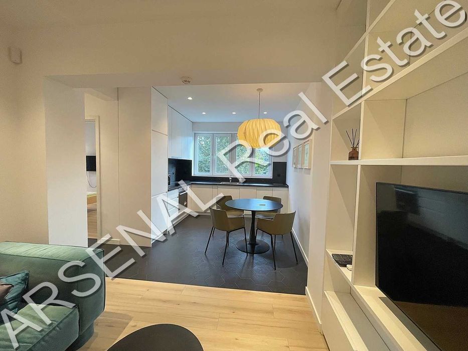 Дава се под наем Тристаен апартамент в София, Център - 108 кв.м за 1191.87 € - Снимка #2