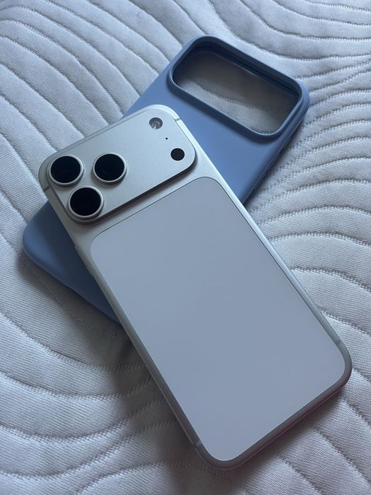 Продам Iphone 17 pro max