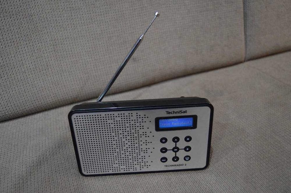 Radio portabil TechniSat TECHNIRADIO 2 FM si Dab+