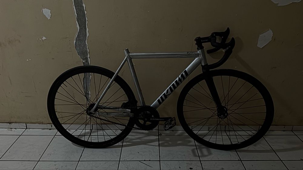 Фиксированный велосипед