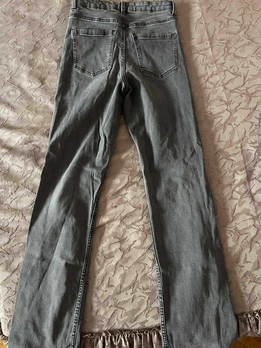 Тренди разкроени дънки със средна талия