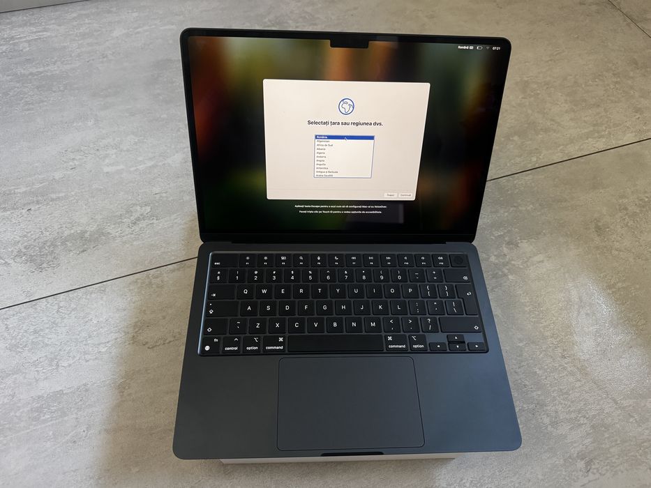 FACTURA/GARANTIE! Apple MacBook AIR 13.6” chip M3 / 16GB ram / 512GB ssd  / culoarea Midnight - ca NOU - FULL BOX