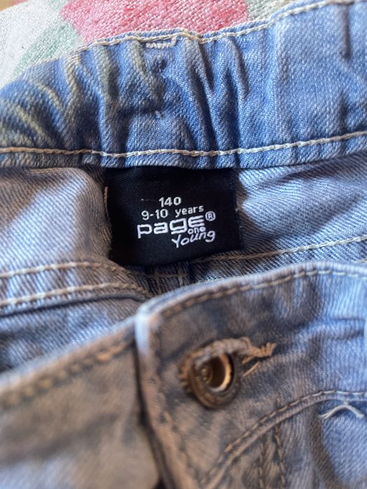 Pantaloni de blugi scurti 9-10 ani