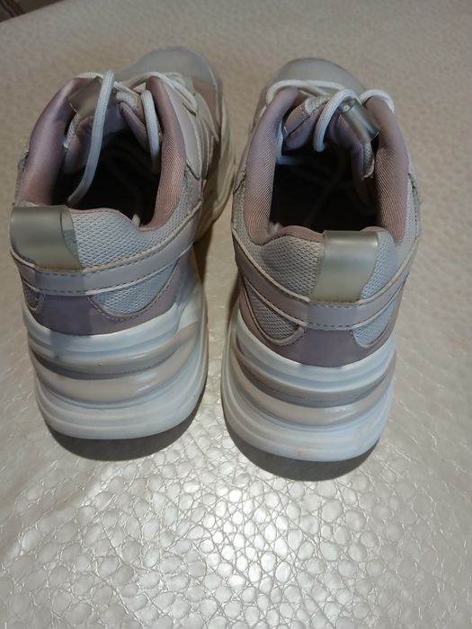 Маратонки  Bershka