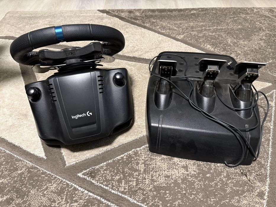 Продавам Logitech G29 с педали в много добро състояние.