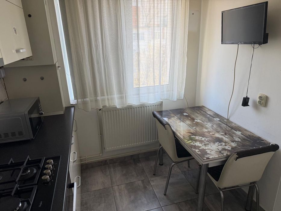 Inchiriez apartament central,mobilat si utilat