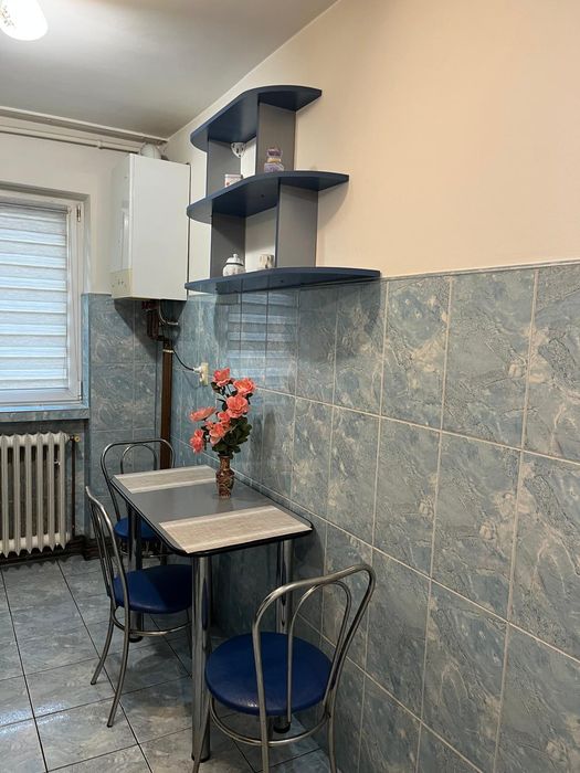 Persoana fizica închiriez apartament 2 camere