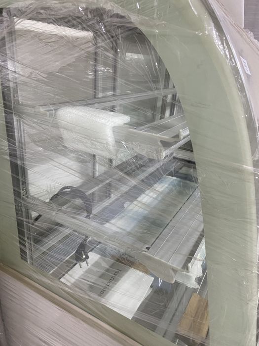 Vitrina frigorifica pentru prajituri culoare alba