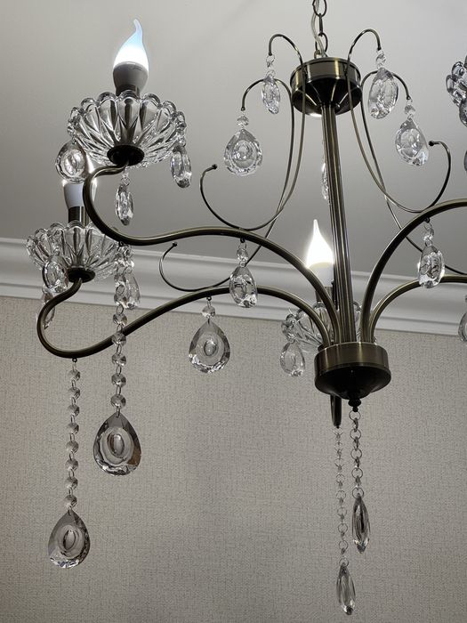 Продам красивую люстру и бра