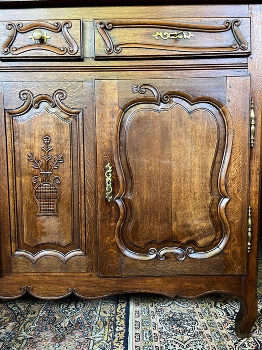 Масивен дъбов бюфет