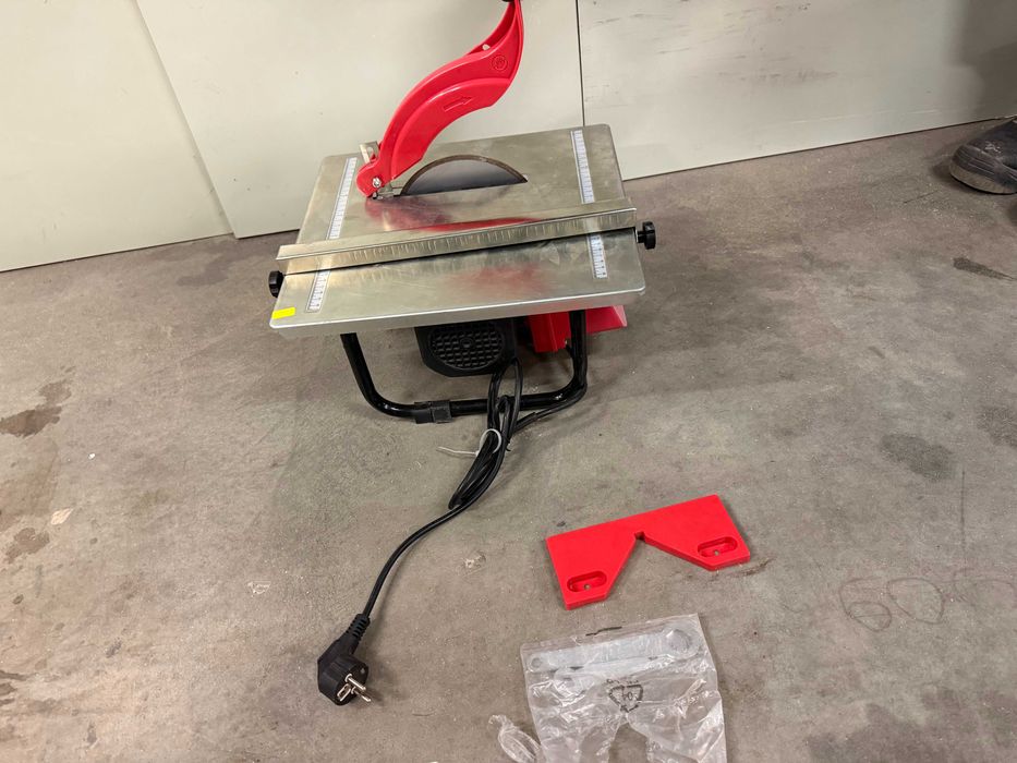 129991 Машина за плочки 600W ø180mm RD-ETC25