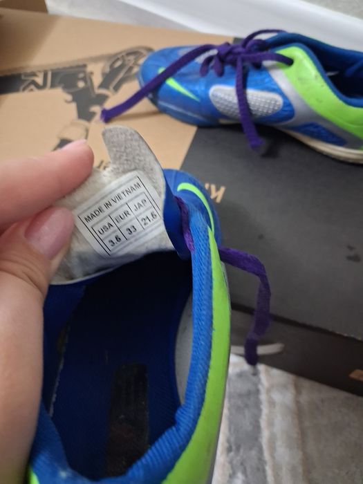 Продам кроссовки для мальчика  33 размера