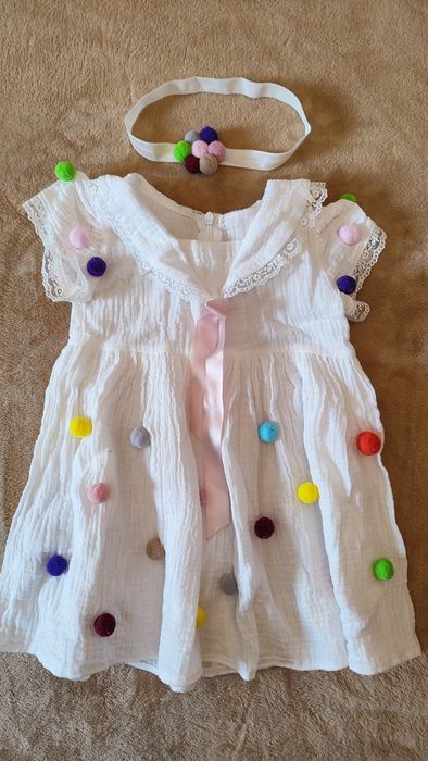 Rochiță și bentiță cu ciucurași, 74