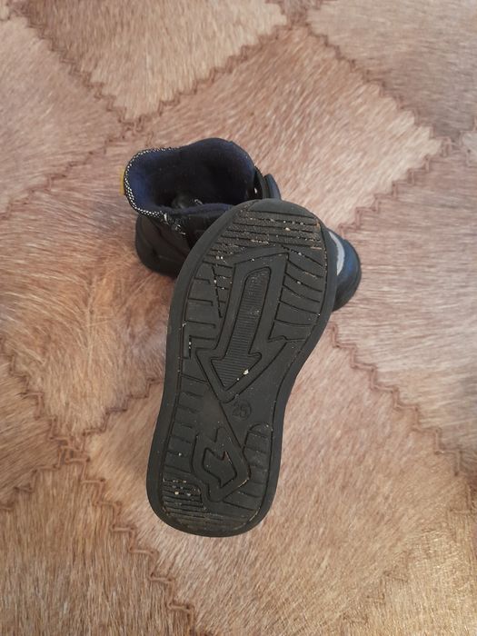 Продам детскую обувь