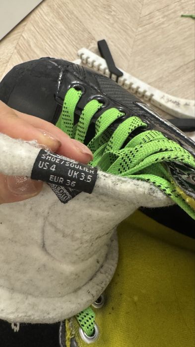 Коньки хоккейный