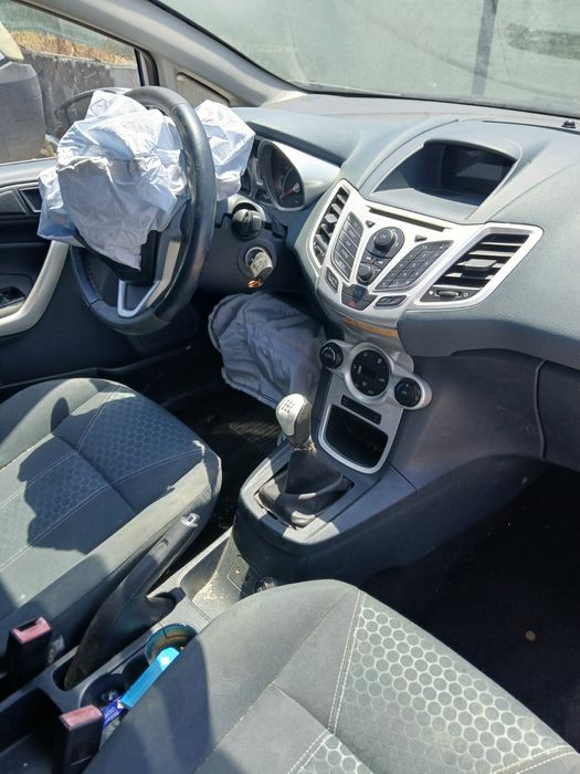 Форд фиеста    Forb Fiesta 1.4 бензин на части