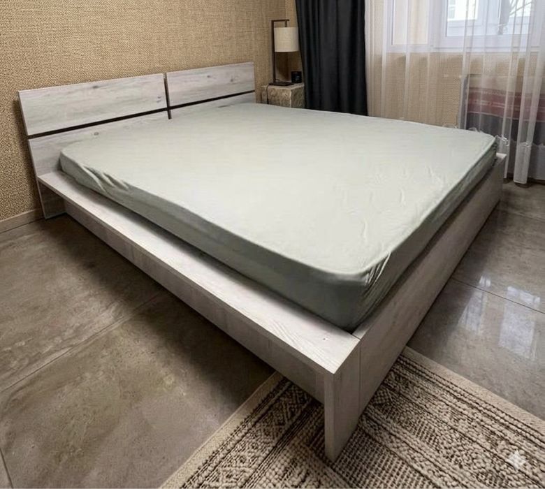 Vand pat cu saltea in stare buna