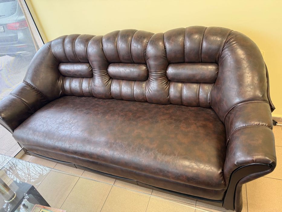 Комплект троен диван, 2 фотьойла, 2 табуретки + холна маса