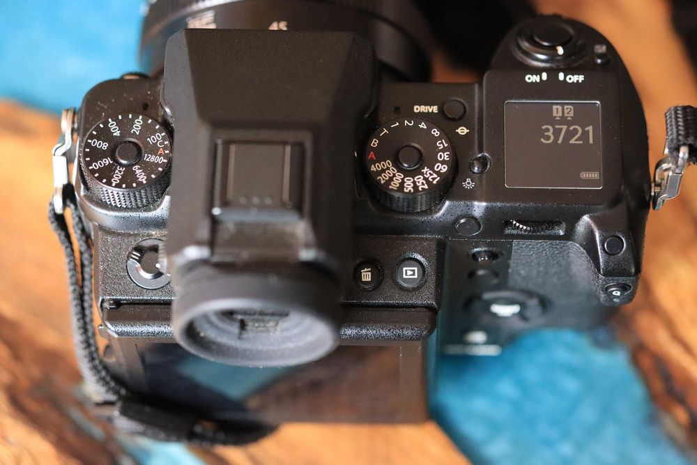 Среден формат Fuji GFX50S с обектив GF45mm f/2.8 WR и много екстри