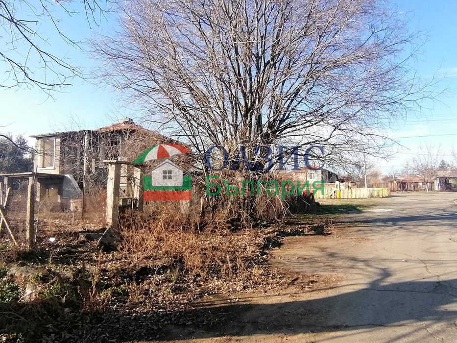 Дворно място 554 кв. м.+стара къща в центъра на С. Винарско,Общ.