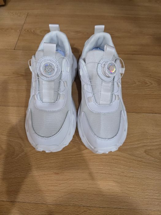 Новые лёгкие кроссовки