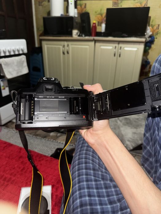 Aparat Foto Nikon F-401x foarte putin utilizat + geanta