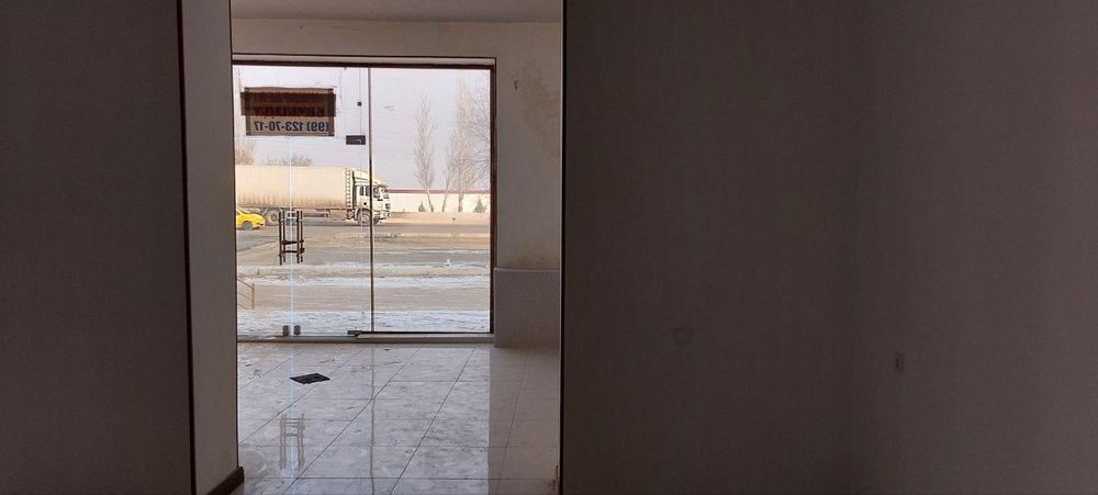 Савдо дукони, бизнес учун кулай жойда жойлашган, фасад кисми кафел бил