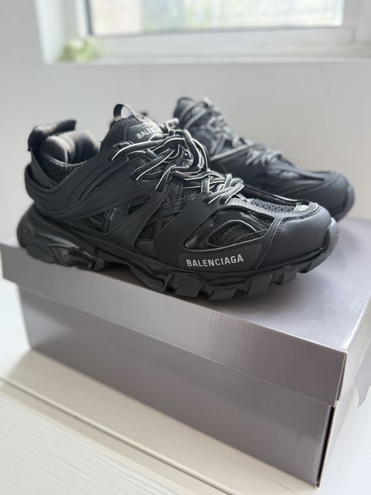 Balenciaga track full black
