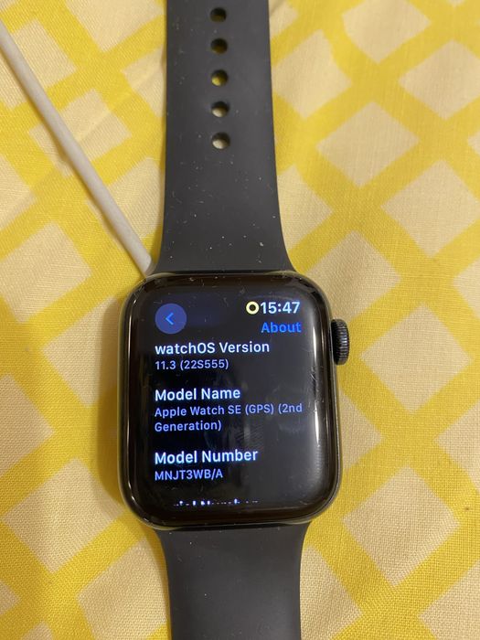 Apple Watch SE 40 mm GPS, Aluminiu, Negru (Midnight/Space Gray), curea sport neagră