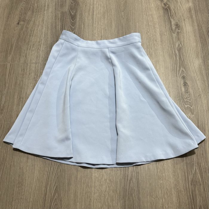 Голубая легкая юбка